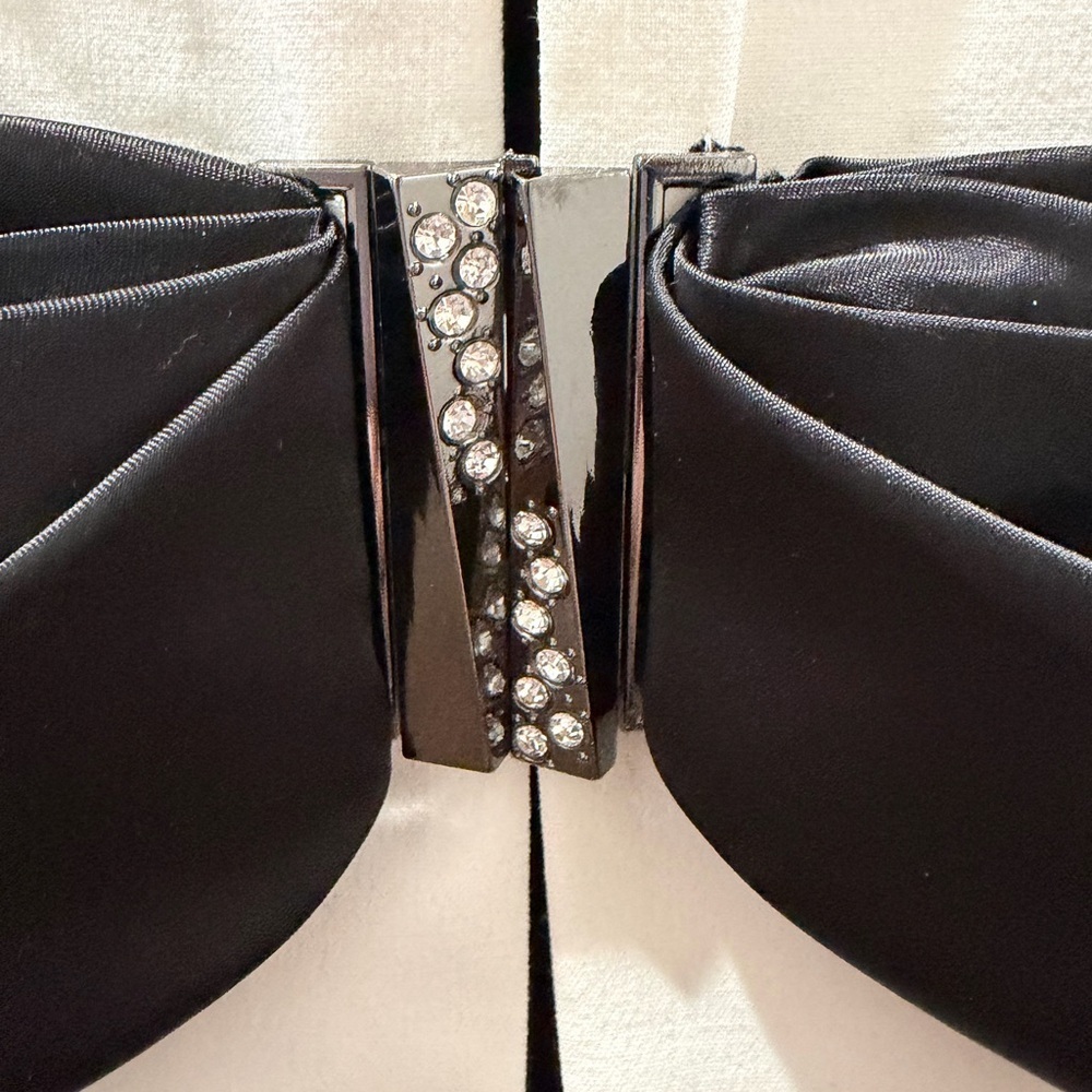 👠Host Pick👗Chic Cream Blazer with Black Satin Bow Detail - Picture 6 of 6